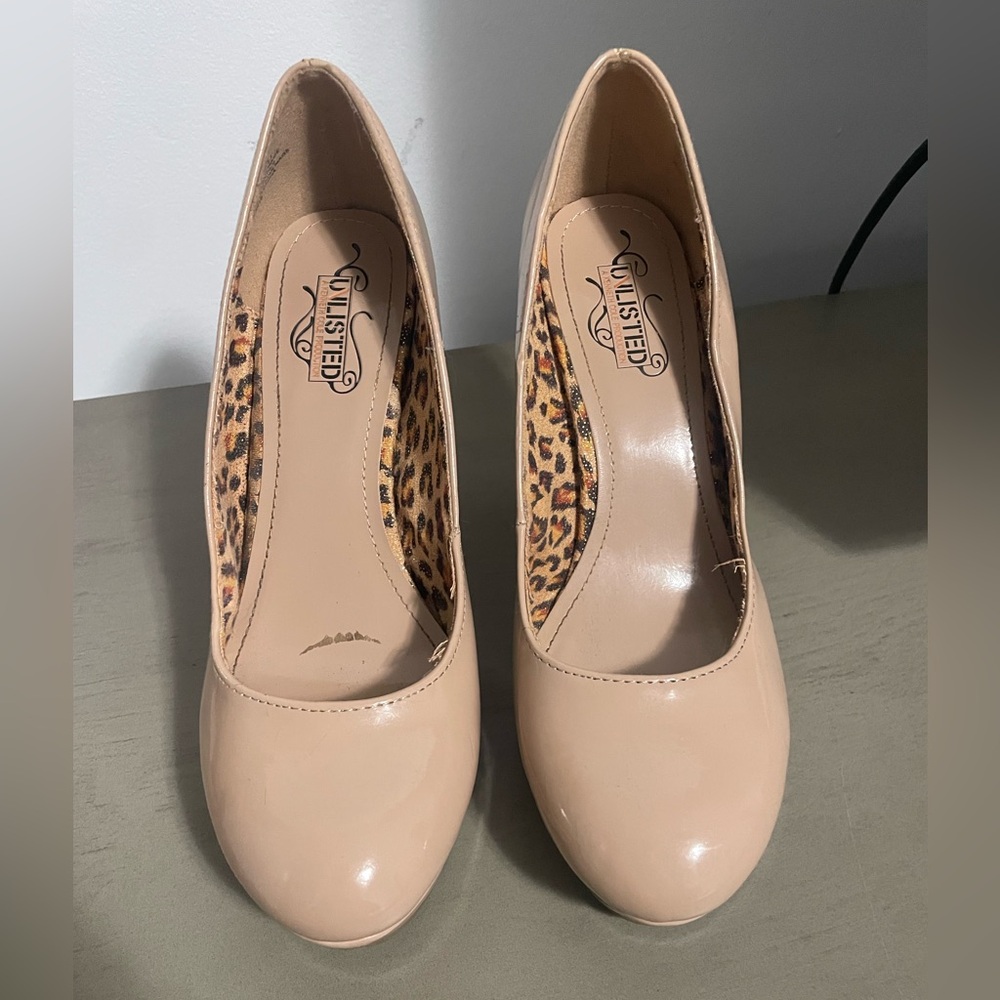 Unlisted Tan Heel. Size 8.